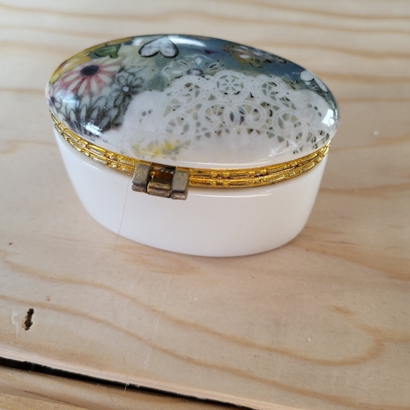 Demdaco hearts hinged Trinket Box - Picture 3 of 4